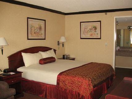 Ramada By Wyndham 2*