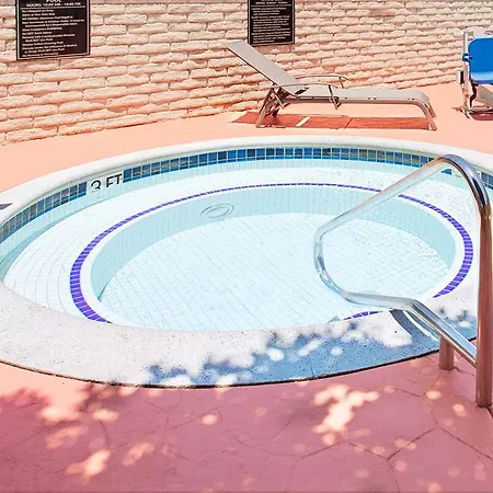 Ramada By Wyndham Pasadena 